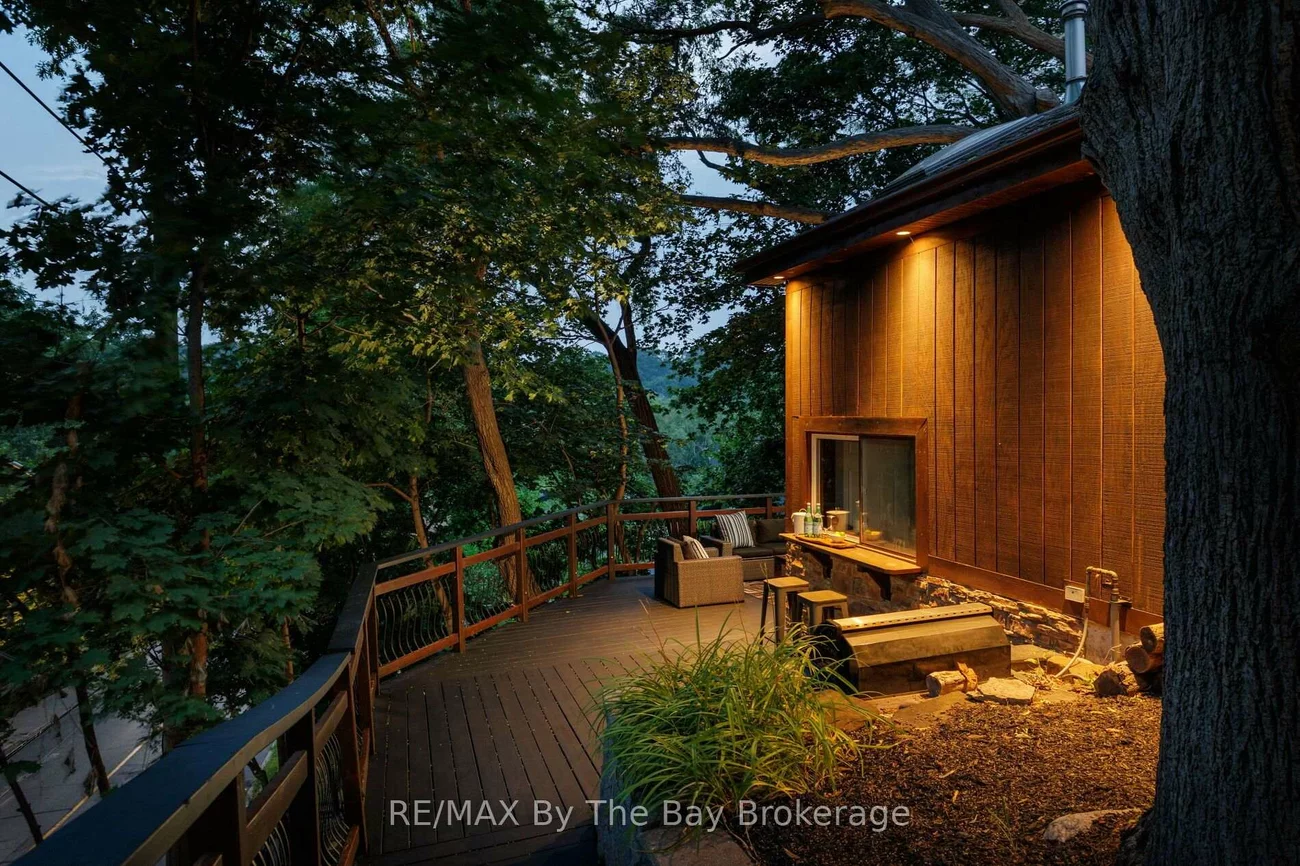44, Rambert, High Park-Swansea, Toronto
