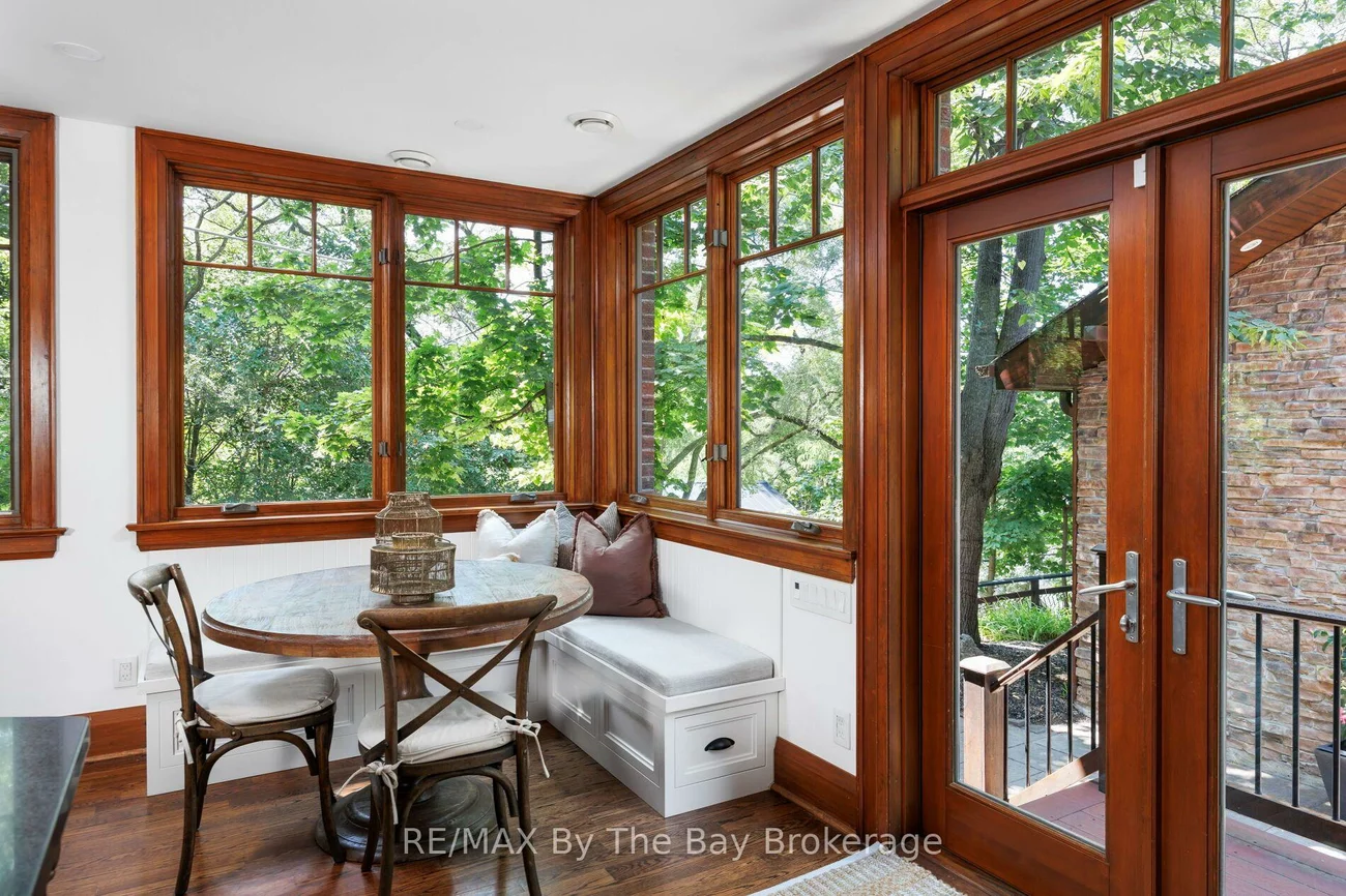 44, Rambert, High Park-Swansea, Toronto