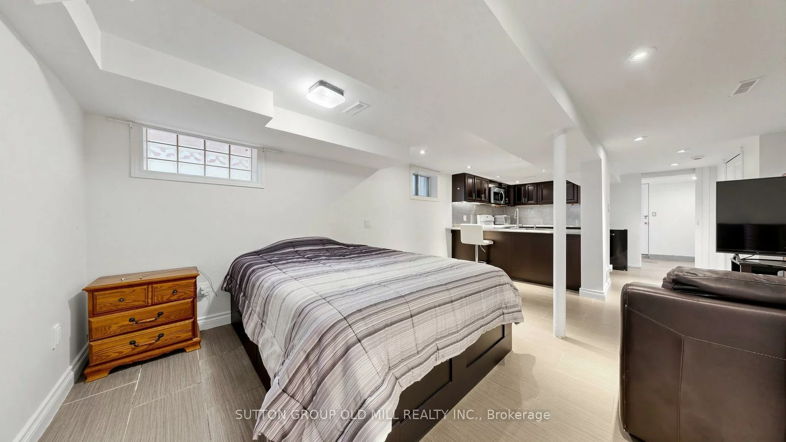 6, Hilldale, Rockcliffe-Smythe, Toronto