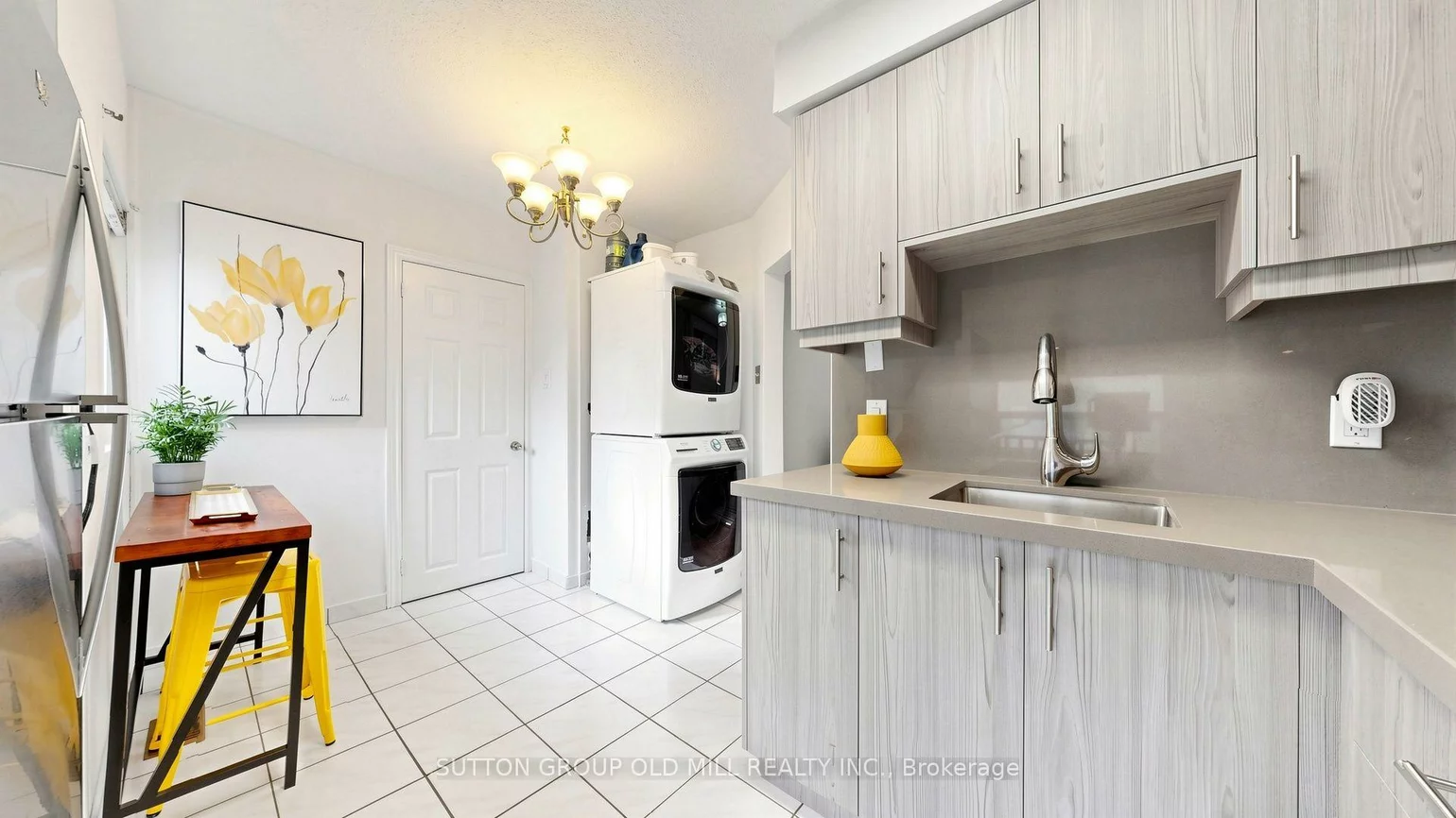 6, Hilldale, Rockcliffe-Smythe, Toronto