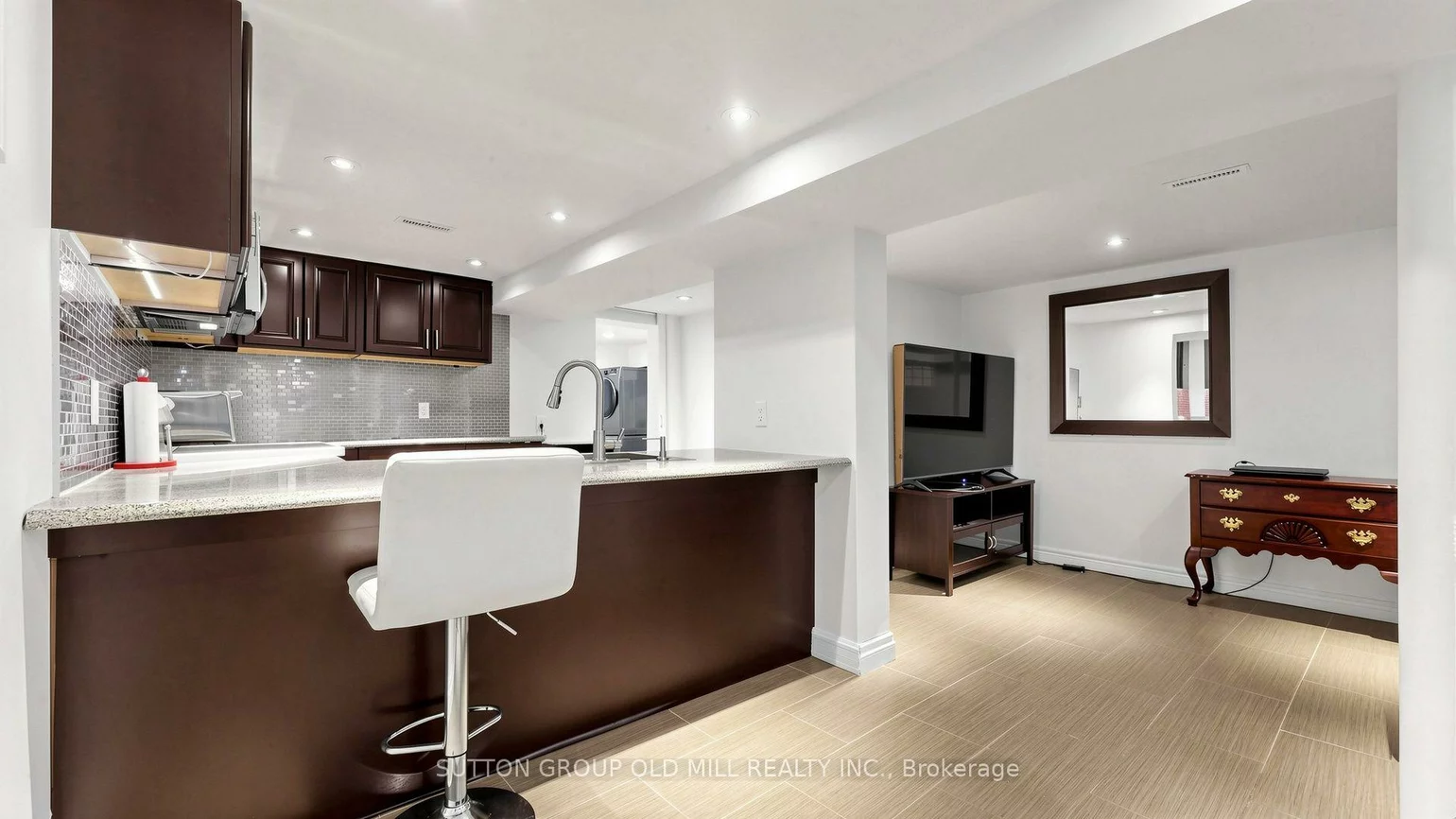 6, Hilldale, Rockcliffe-Smythe, Toronto