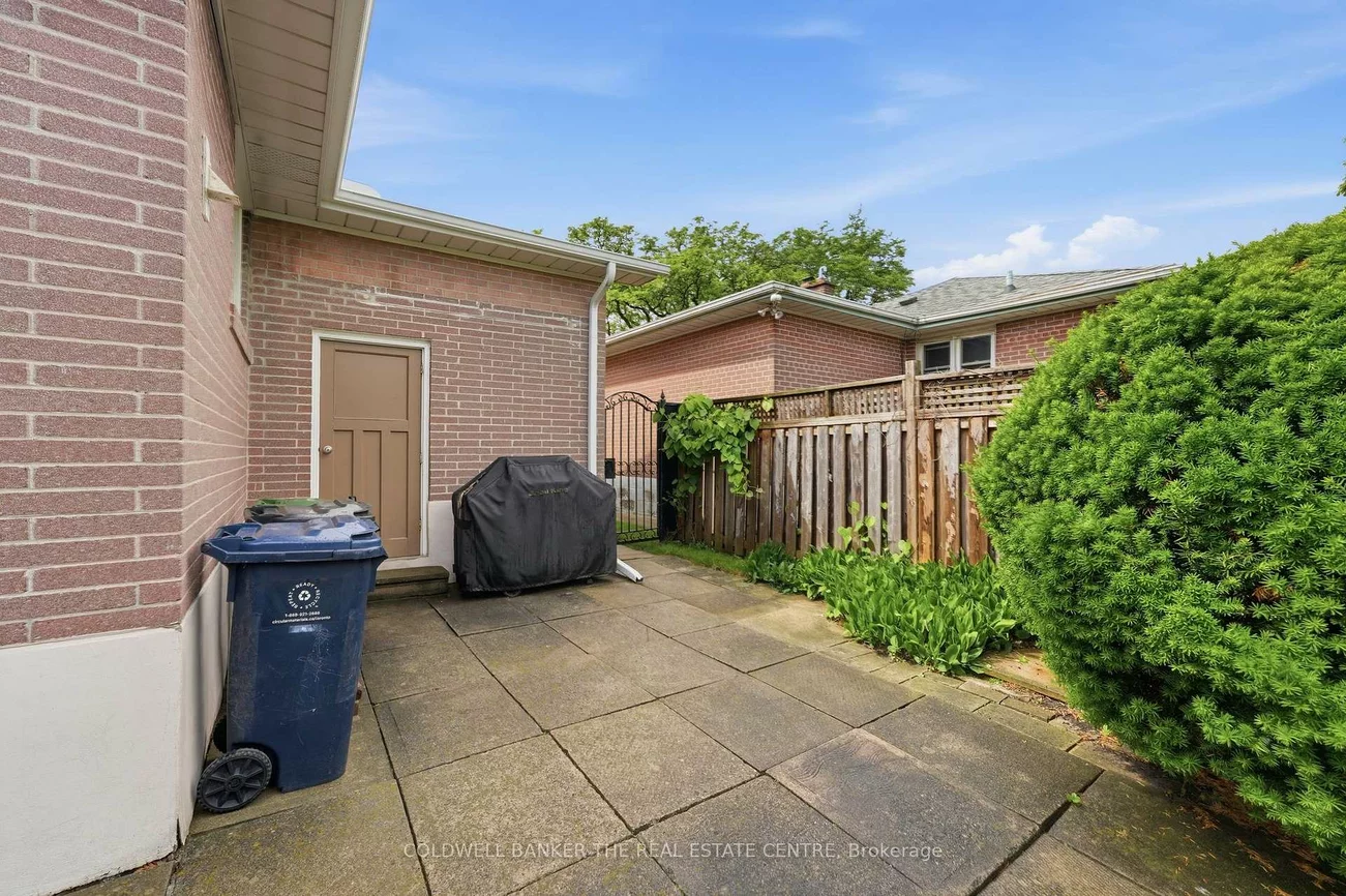 40, Benway, Rexdale-Kipling, Toronto