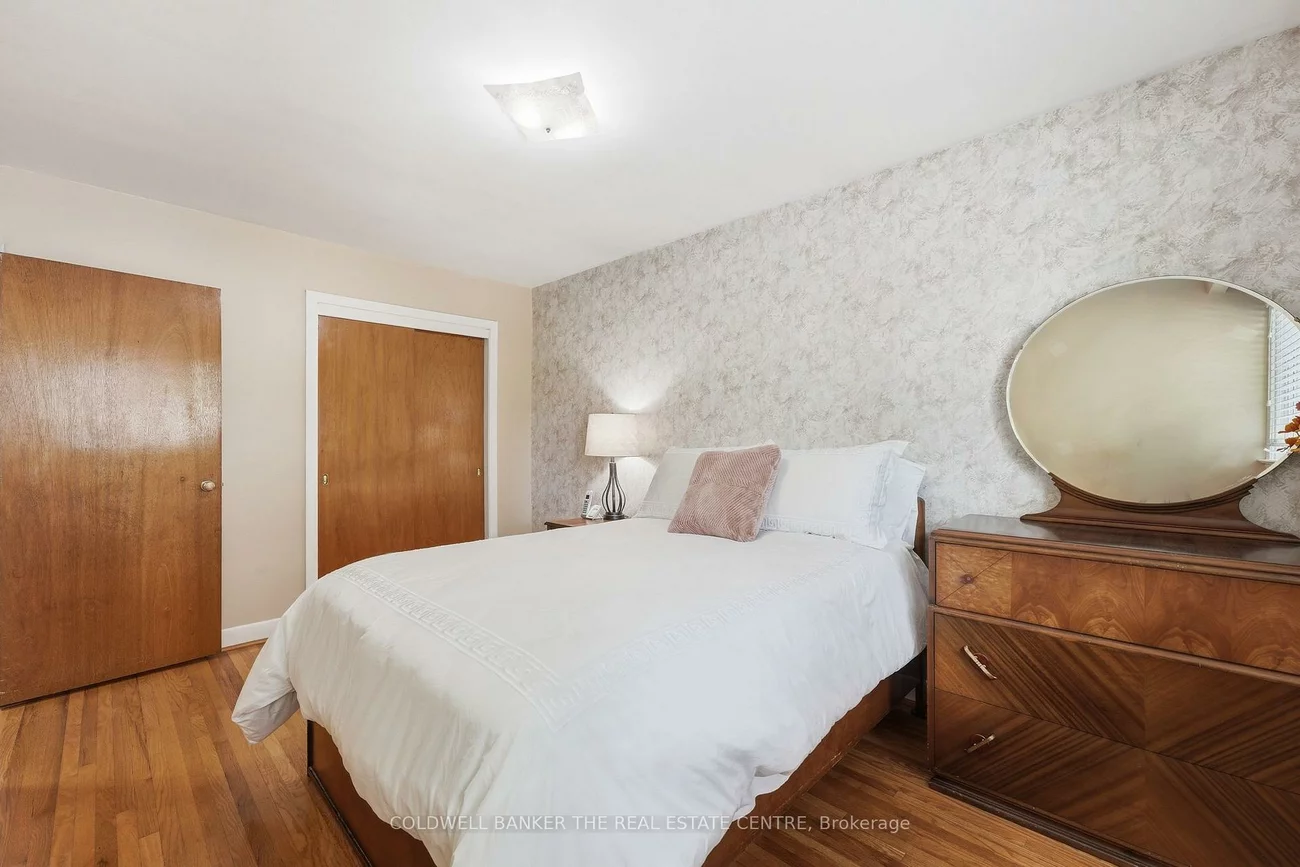 40, Benway, Rexdale-Kipling, Toronto