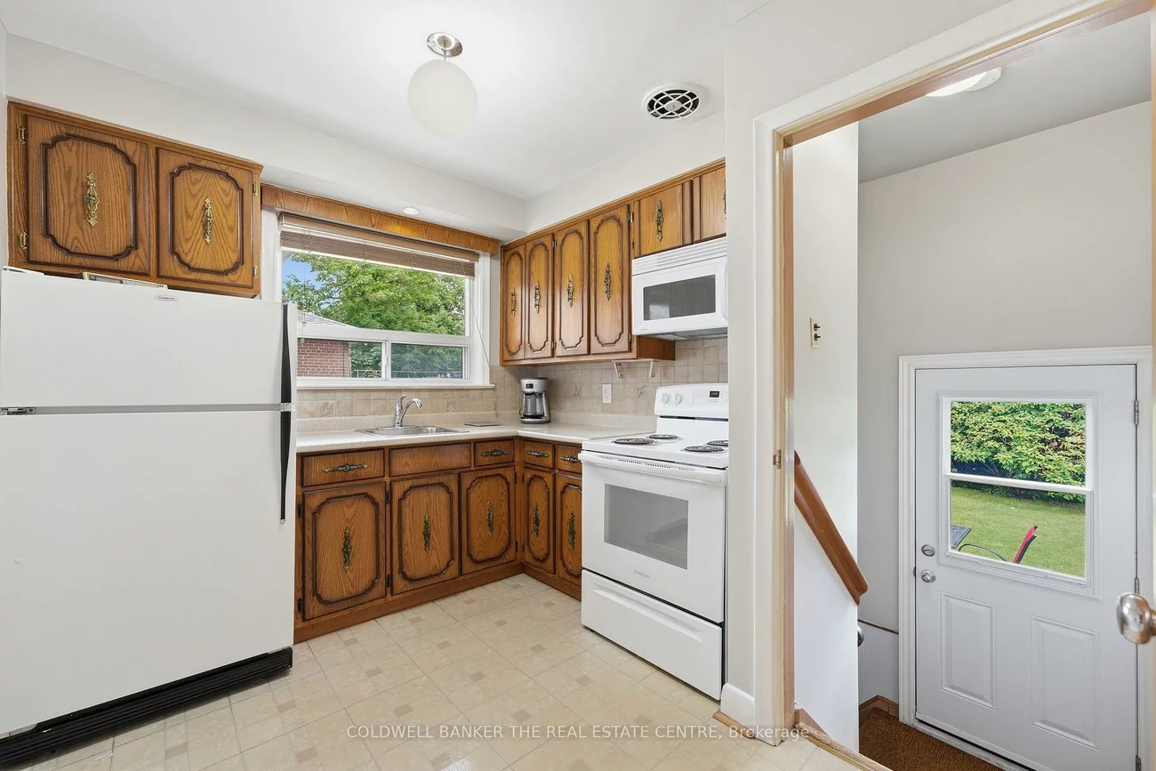 40, Benway, Rexdale-Kipling, Toronto
