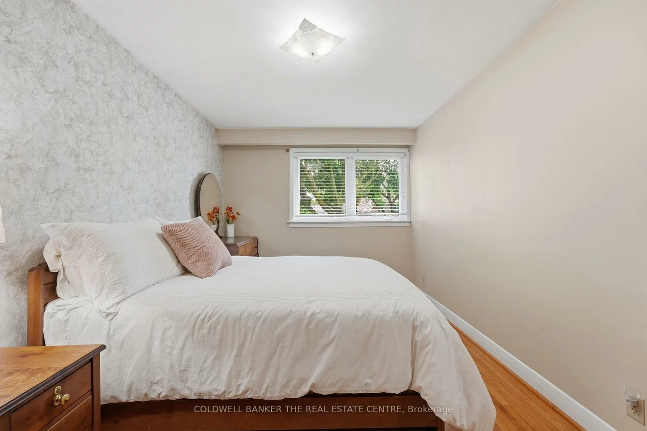 40, Benway, Rexdale-Kipling, Toronto