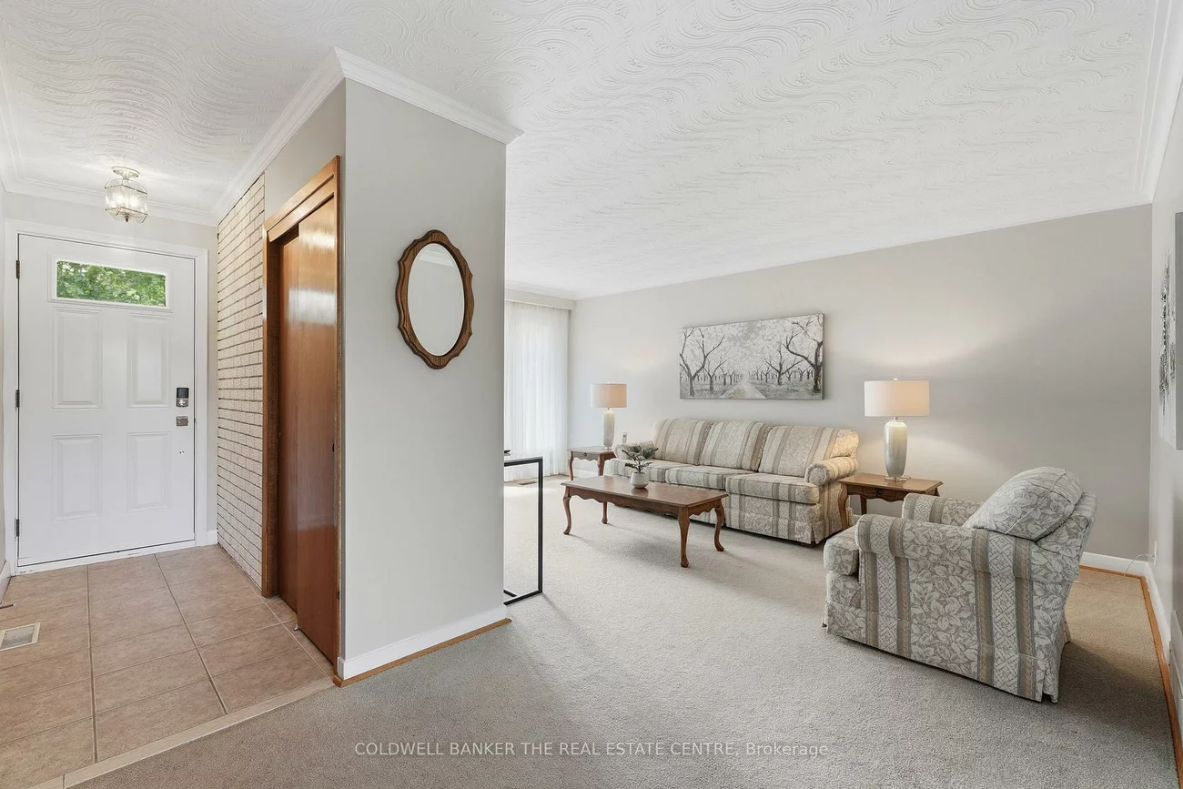 40, Benway, Rexdale-Kipling, Toronto