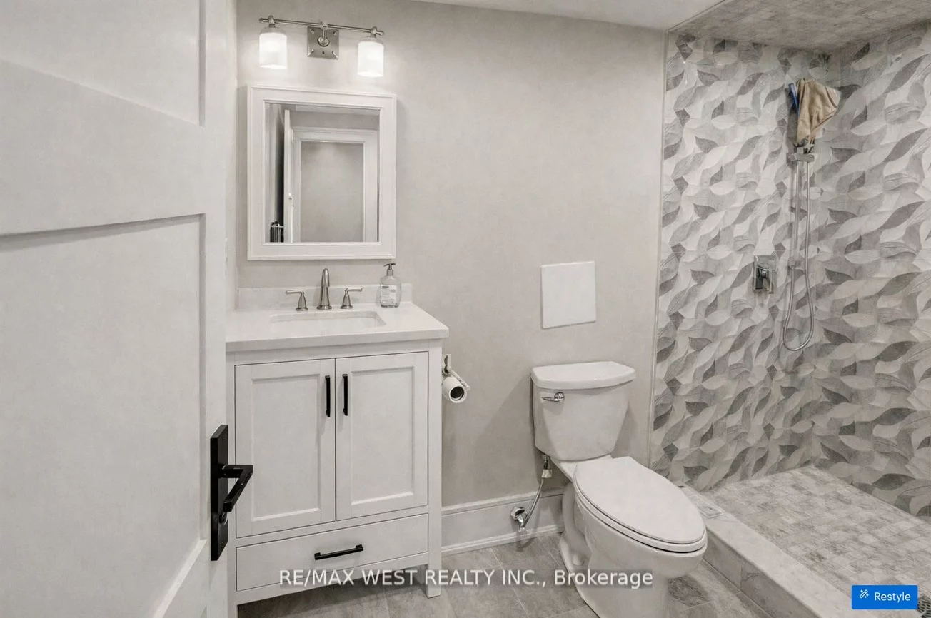 94, Lake, Mimico, Toronto