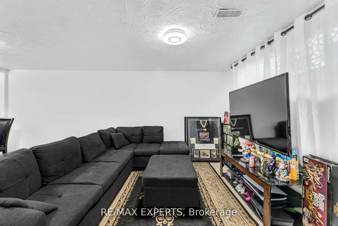 81, Hagar, Rockcliffe-Smythe, Toronto