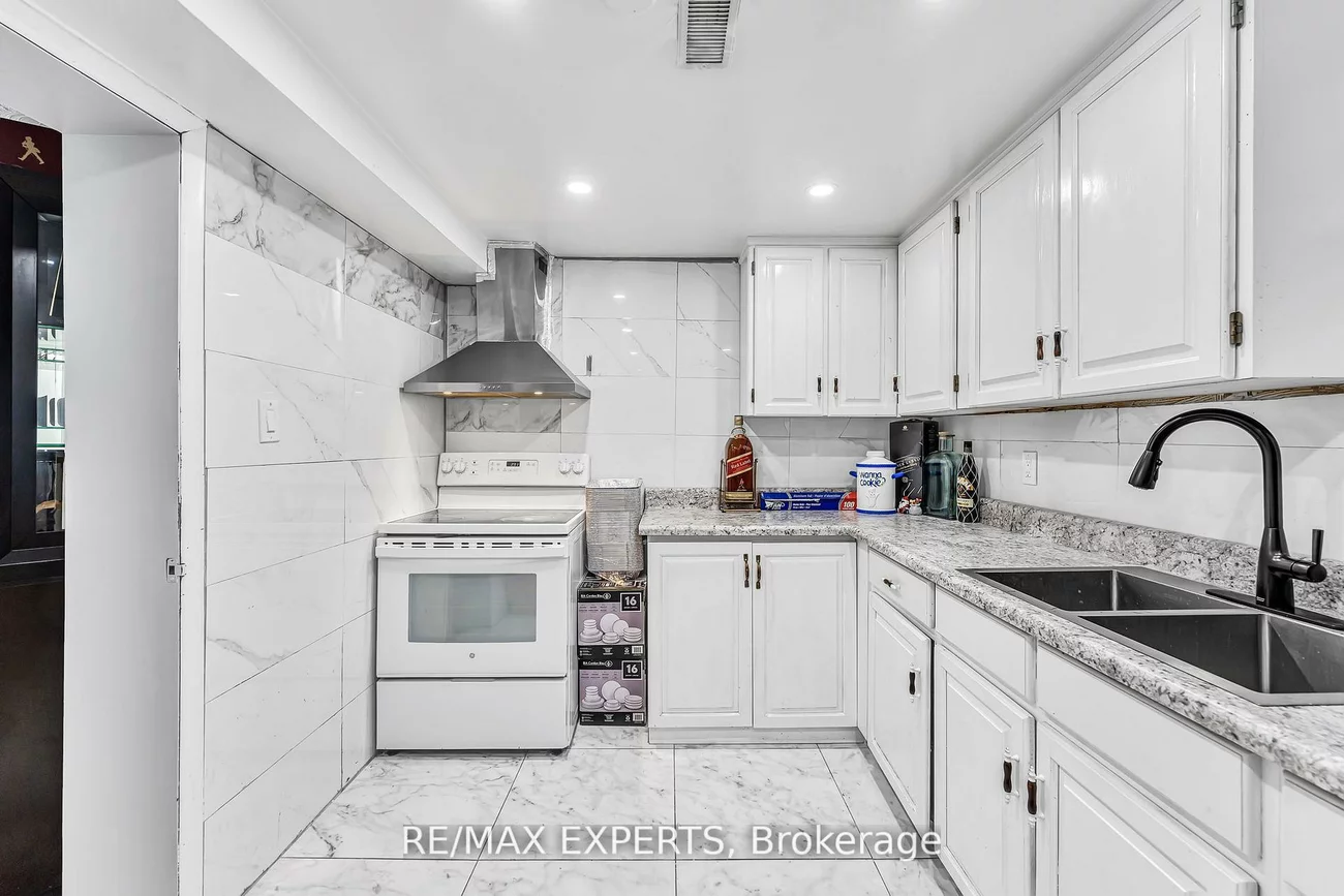 81, Hagar, Rockcliffe-Smythe, Toronto