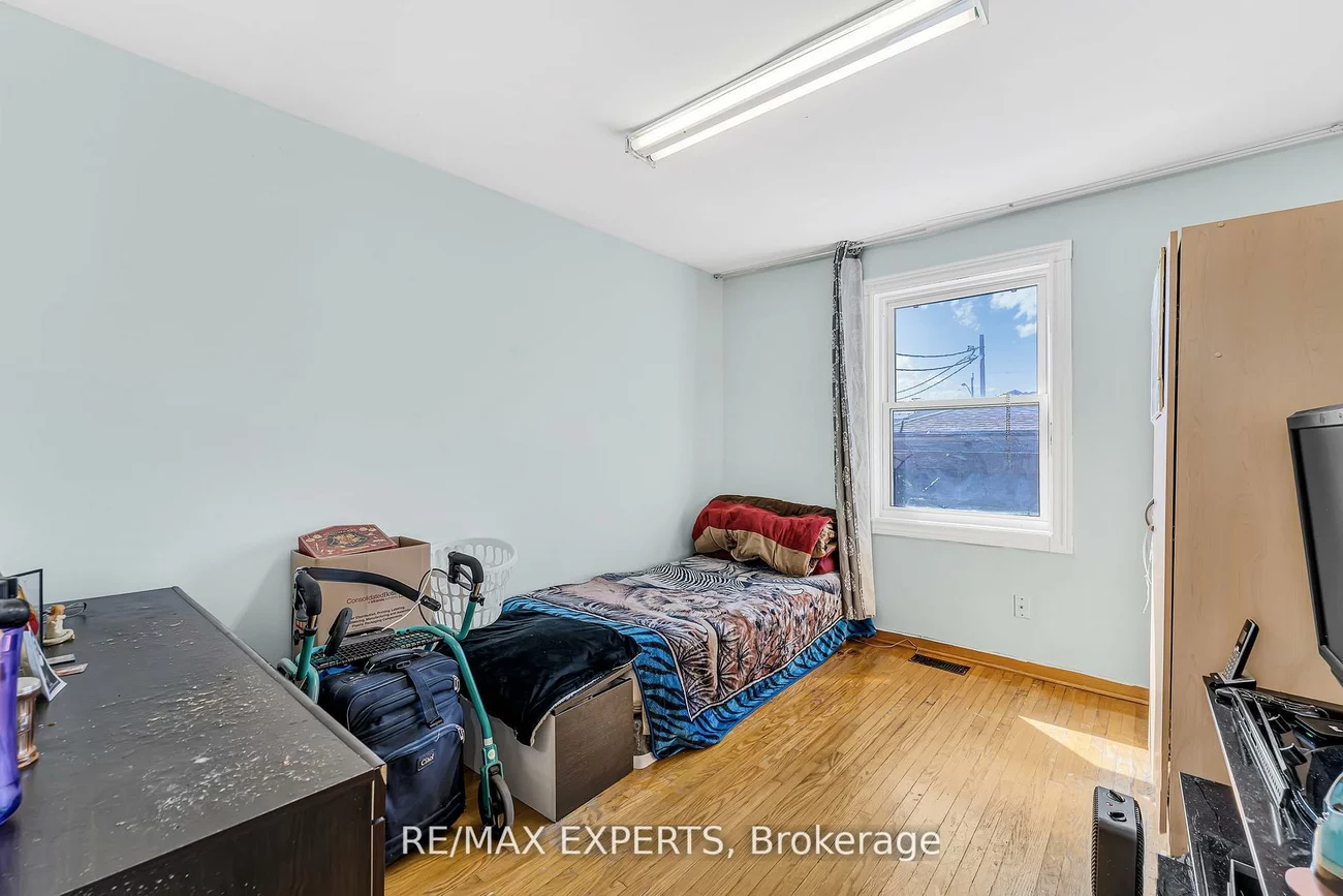 81, Hagar, Rockcliffe-Smythe, Toronto