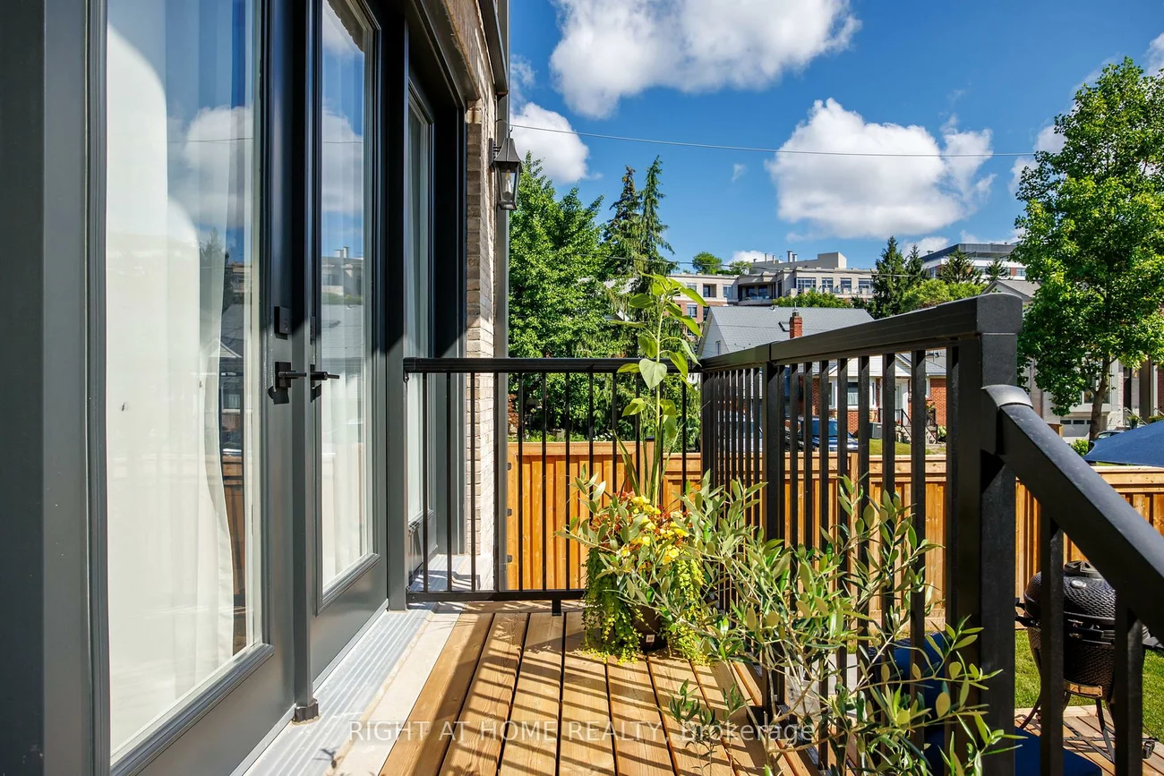 33, Thorndale, Kingsway South, Toronto