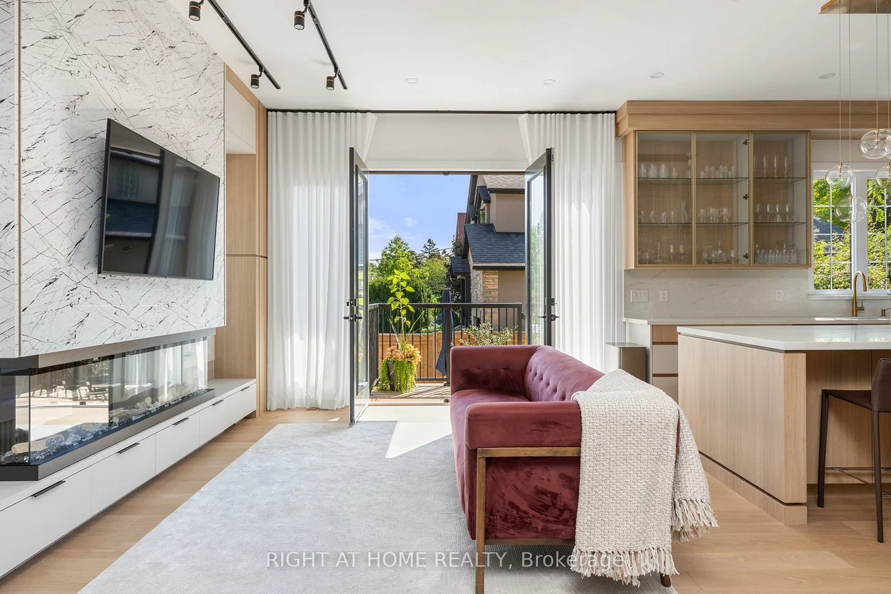 33, Thorndale, Kingsway South, Toronto