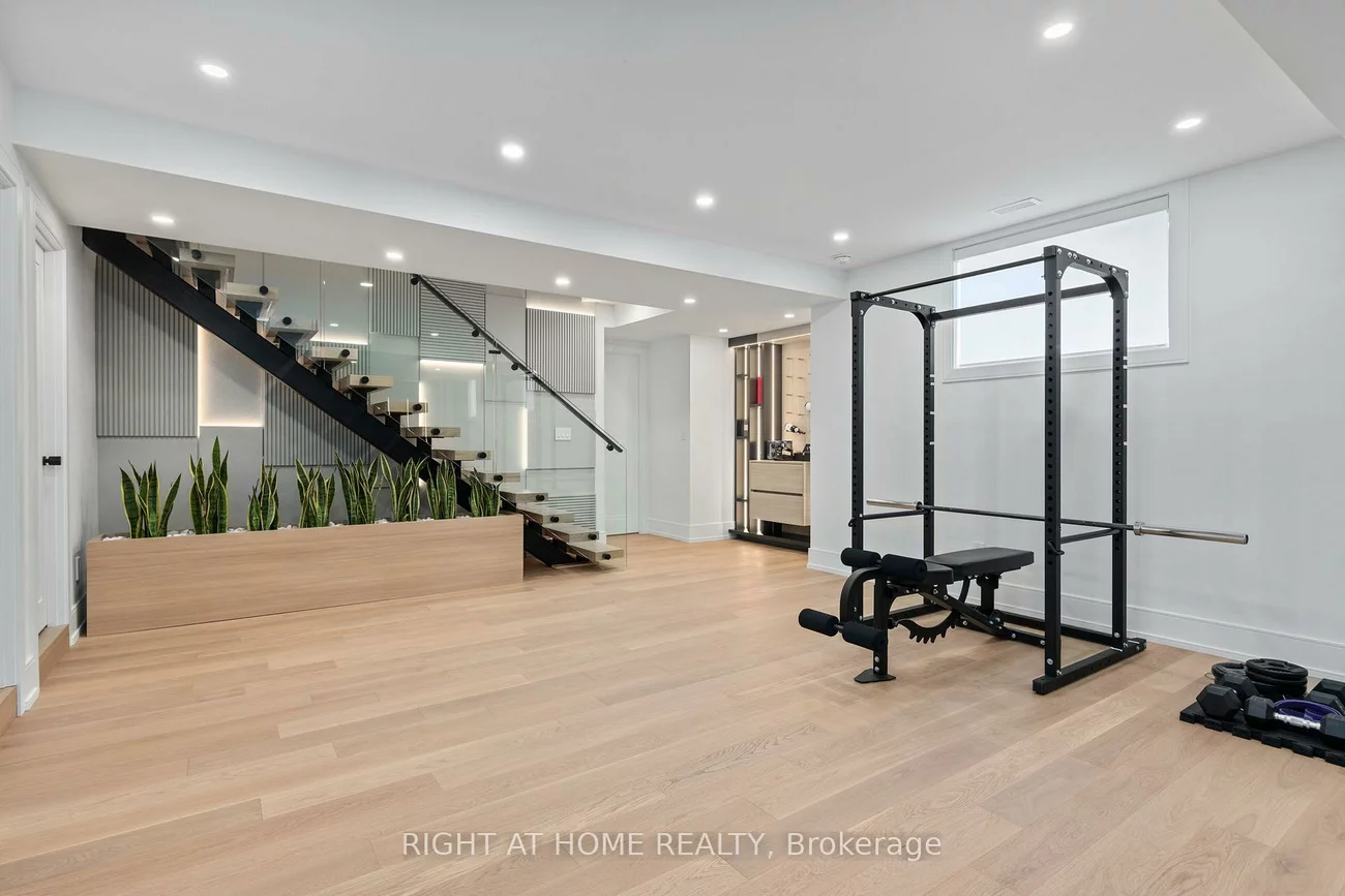 33, Thorndale, Kingsway South, Toronto