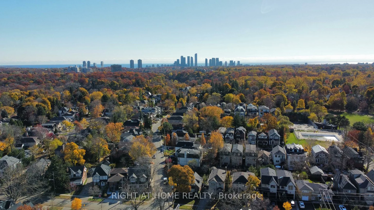 33, Thorndale, Kingsway South, Toronto