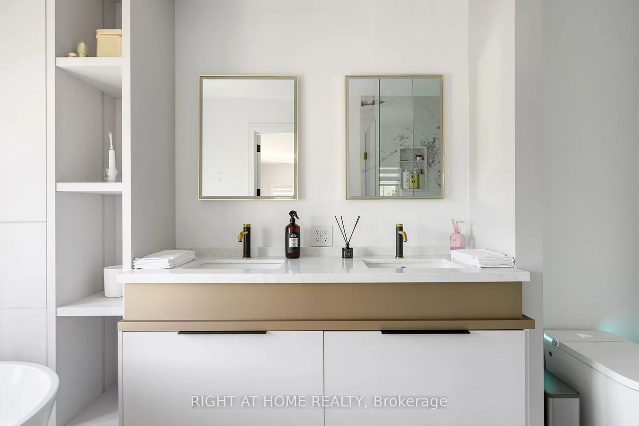 33, Thorndale, Kingsway South, Toronto