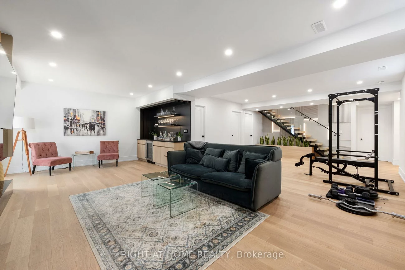 33, Thorndale, Kingsway South, Toronto
