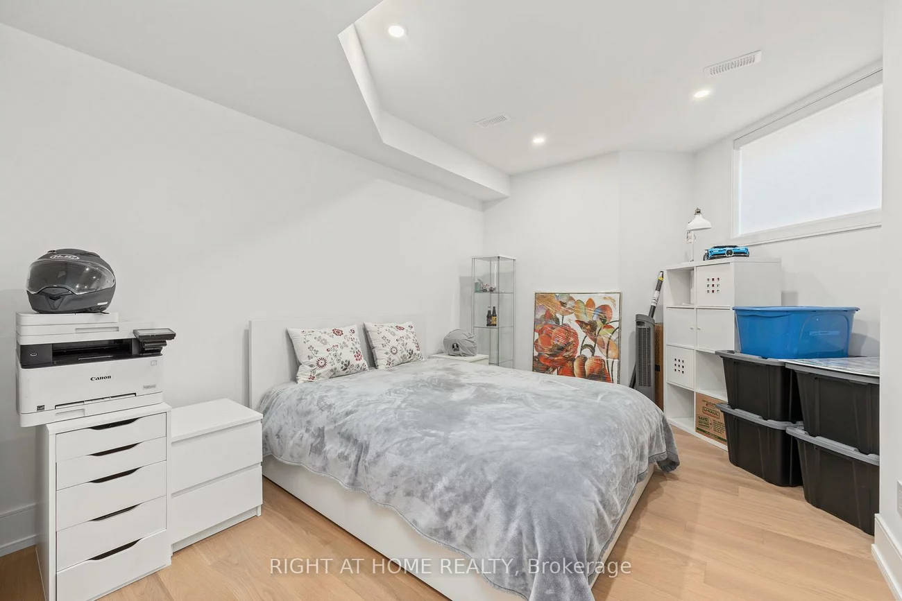 33, Thorndale, Kingsway South, Toronto