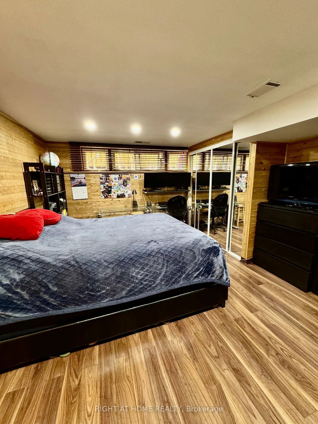 258, La Rose, Willowridge-Martingrove-Richview, Toronto