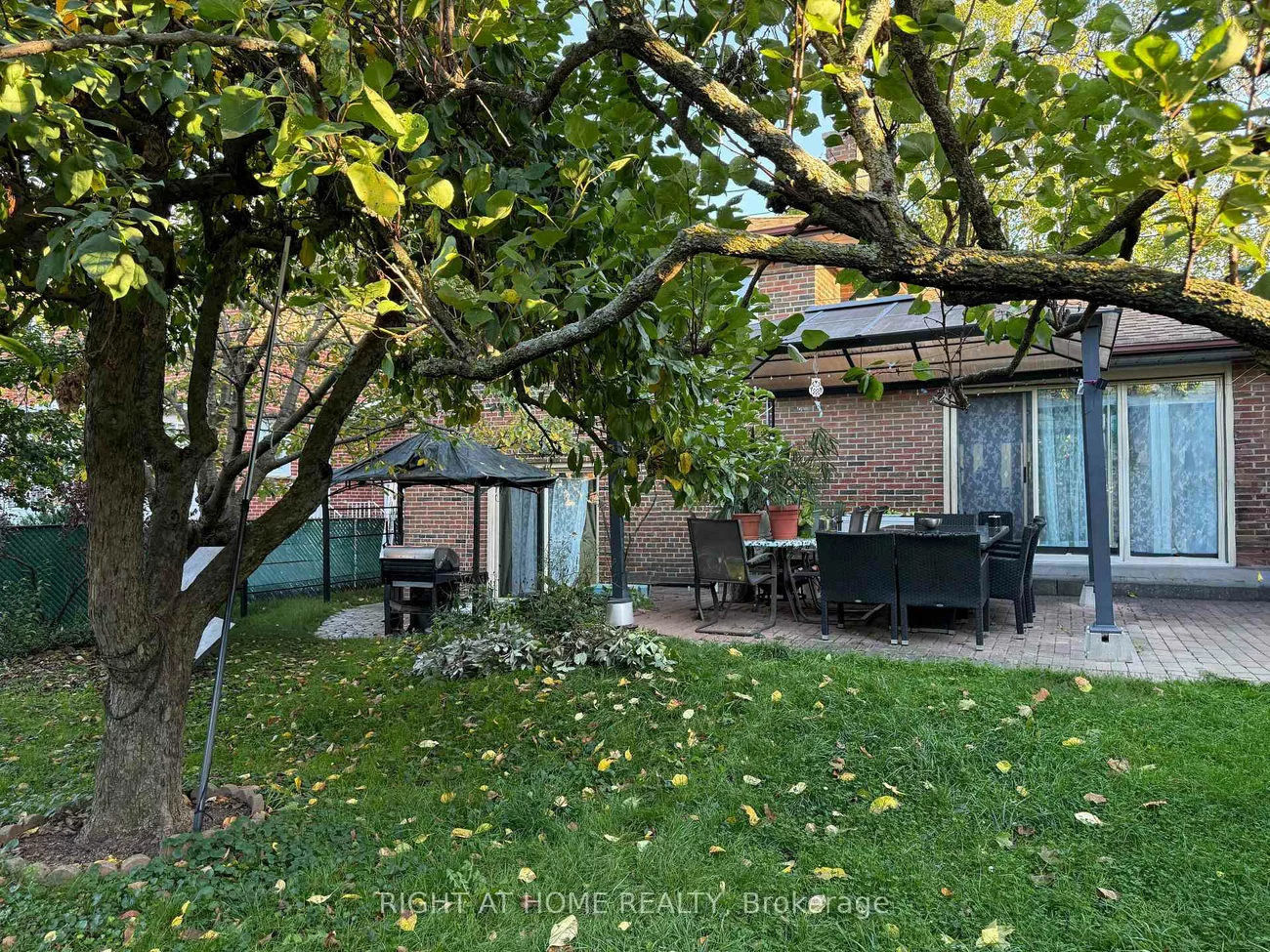 258, La Rose, Willowridge-Martingrove-Richview, Toronto