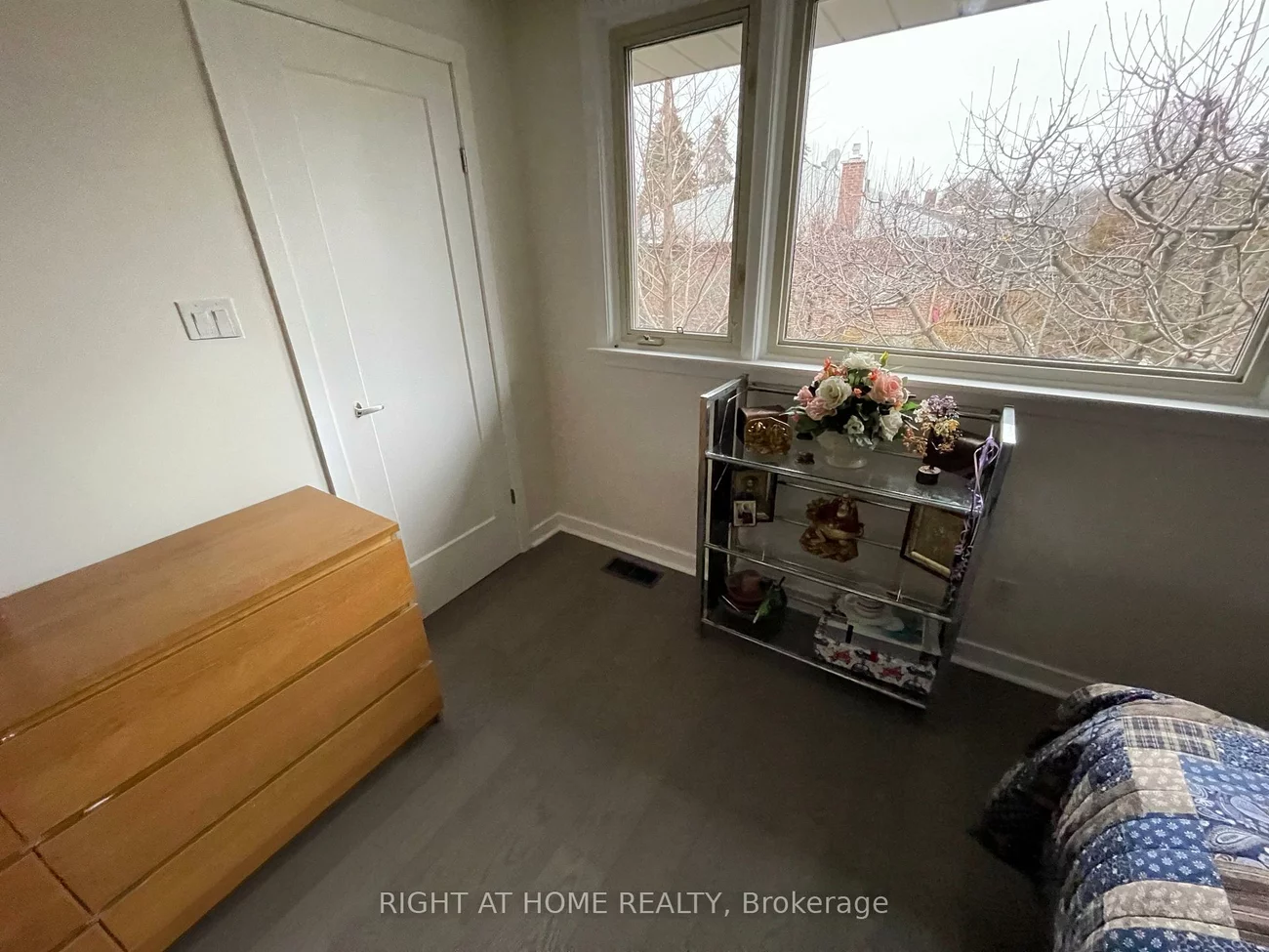 258, La Rose, Willowridge-Martingrove-Richview, Toronto