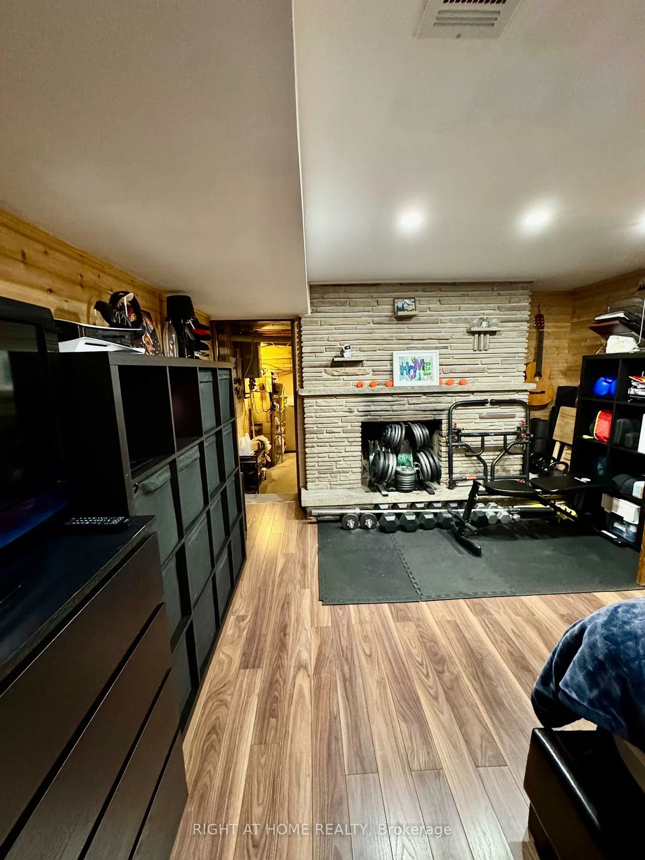 258, La Rose, Willowridge-Martingrove-Richview, Toronto