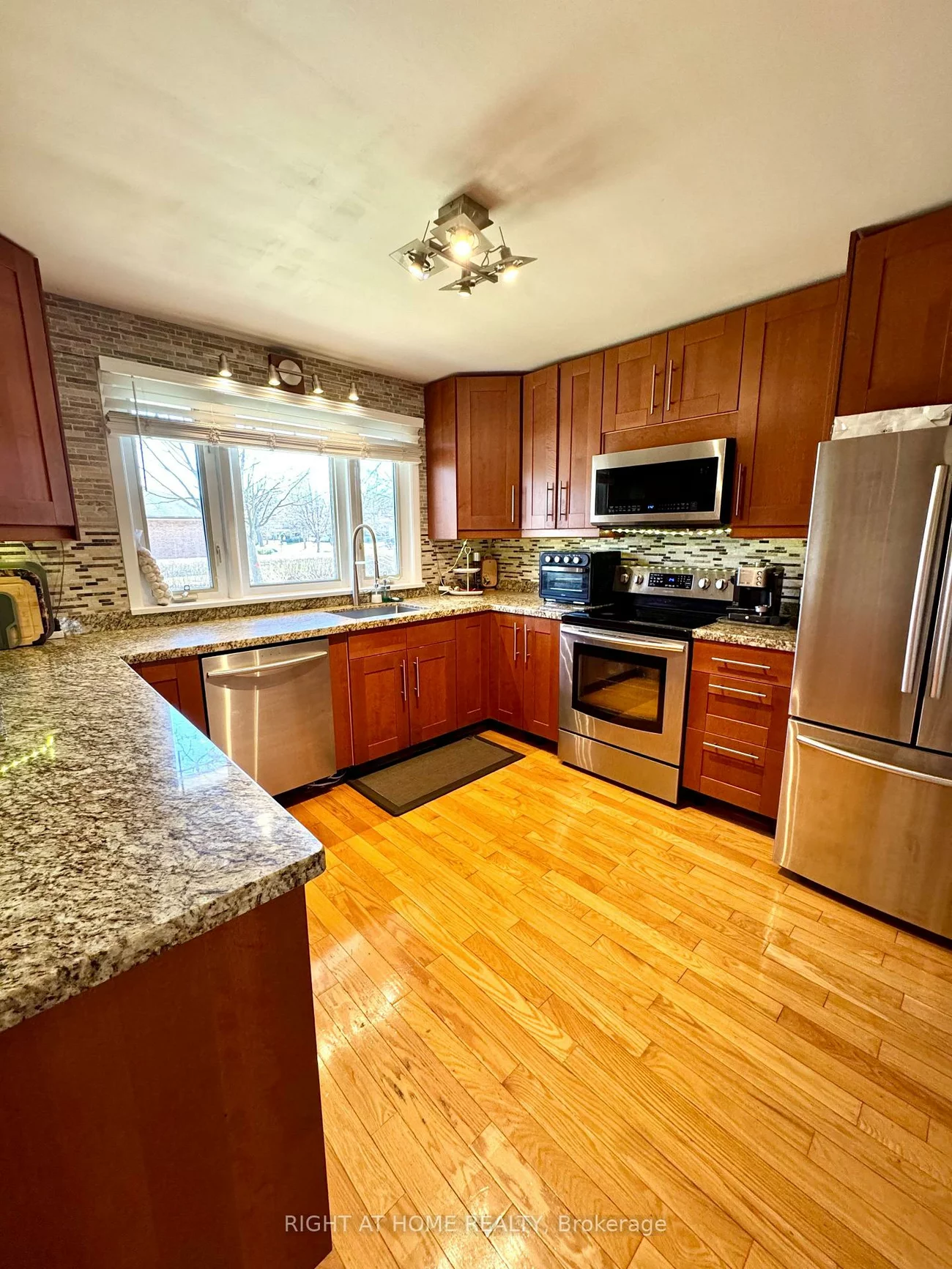 258, La Rose, Willowridge-Martingrove-Richview, Toronto