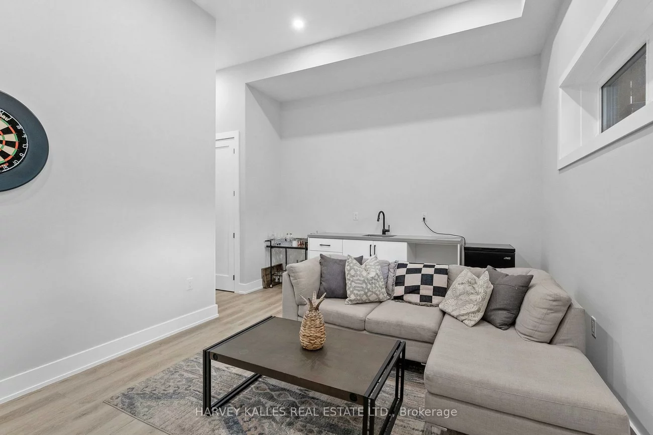 32, Albright, Alderwood, Toronto
