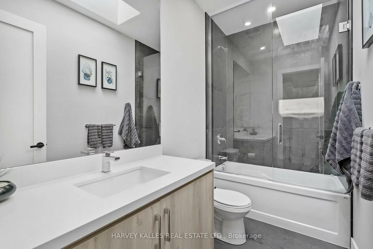 32, Albright, Alderwood, Toronto