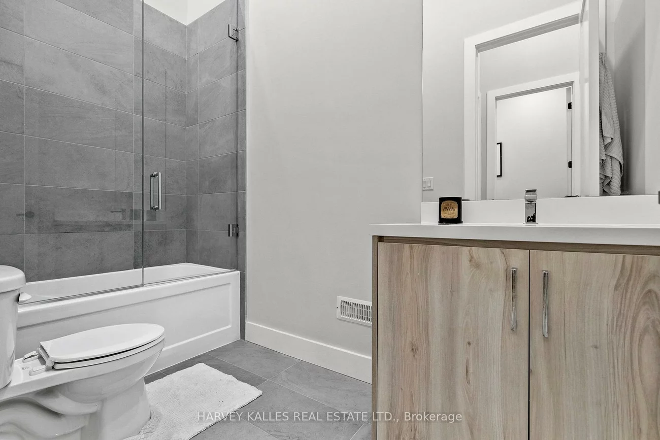 32, Albright, Alderwood, Toronto
