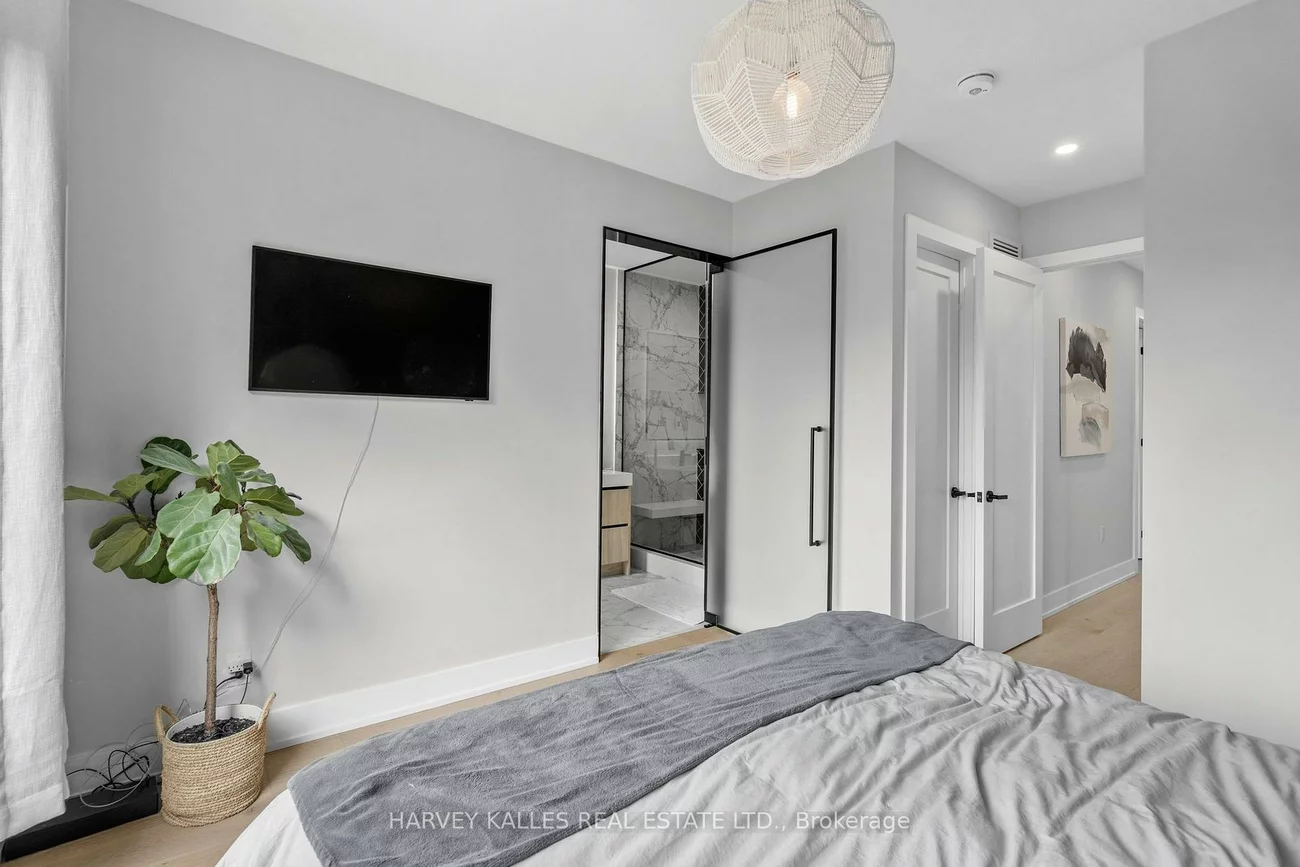 32, Albright, Alderwood, Toronto