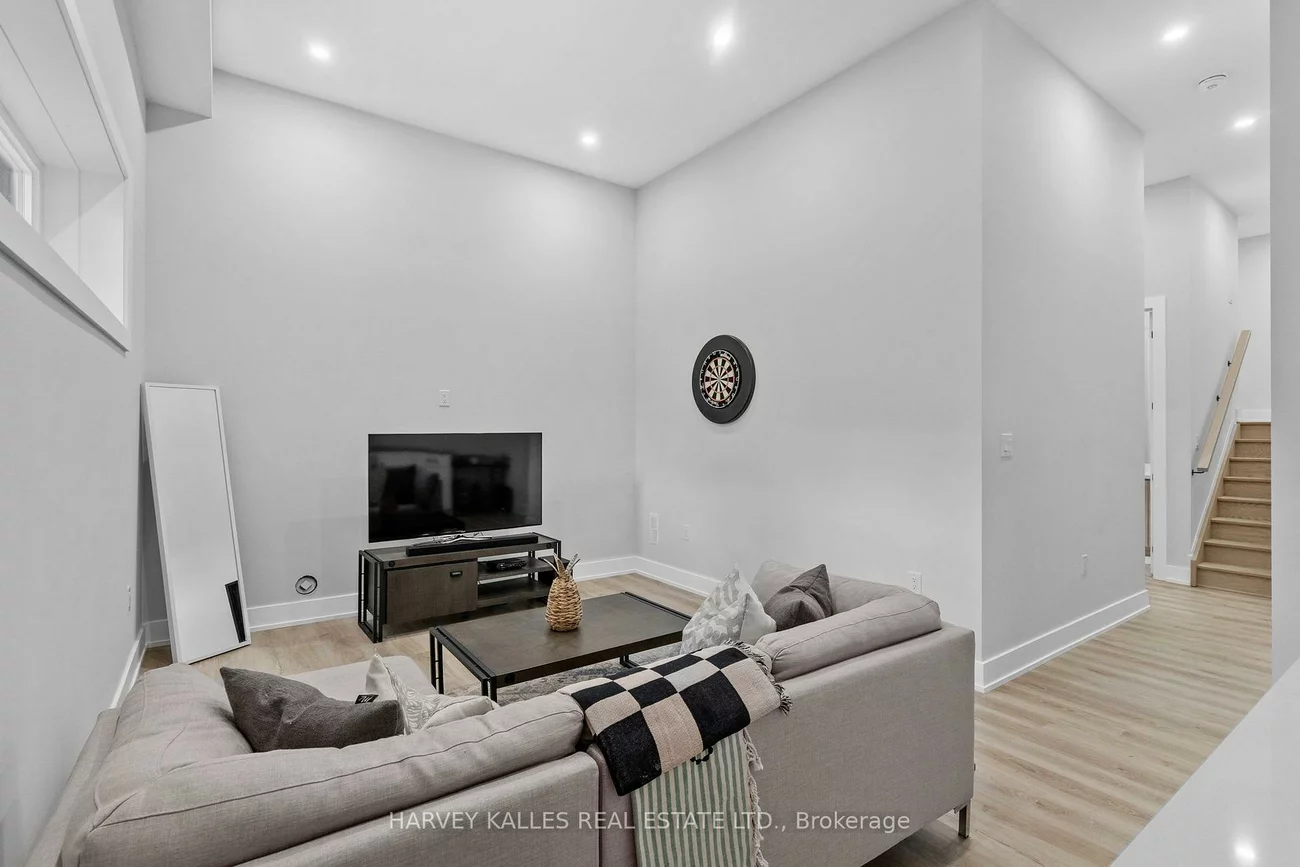 32, Albright, Alderwood, Toronto