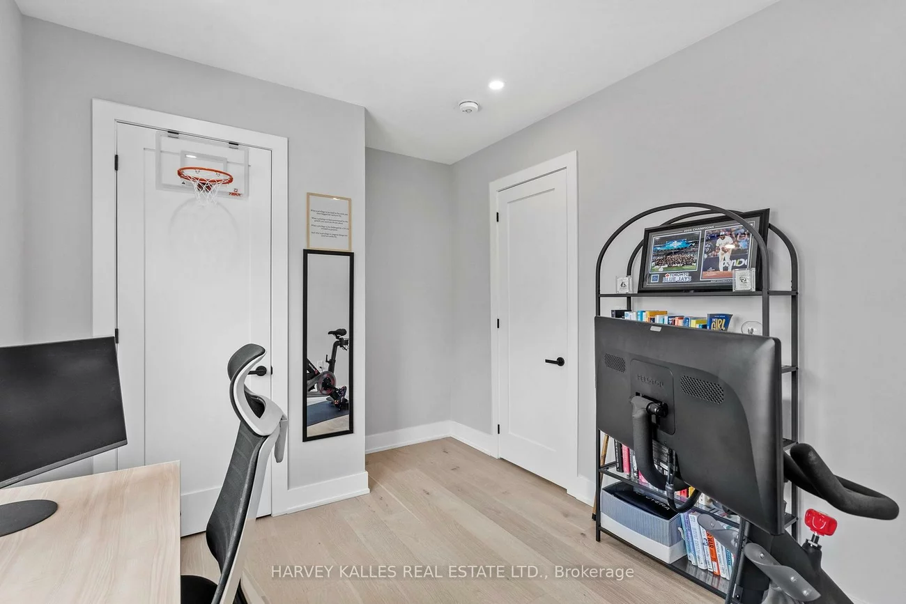32, Albright, Alderwood, Toronto
