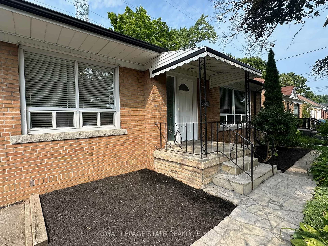 20, Lloyd Manor, Princess-Rosethorn, Toronto