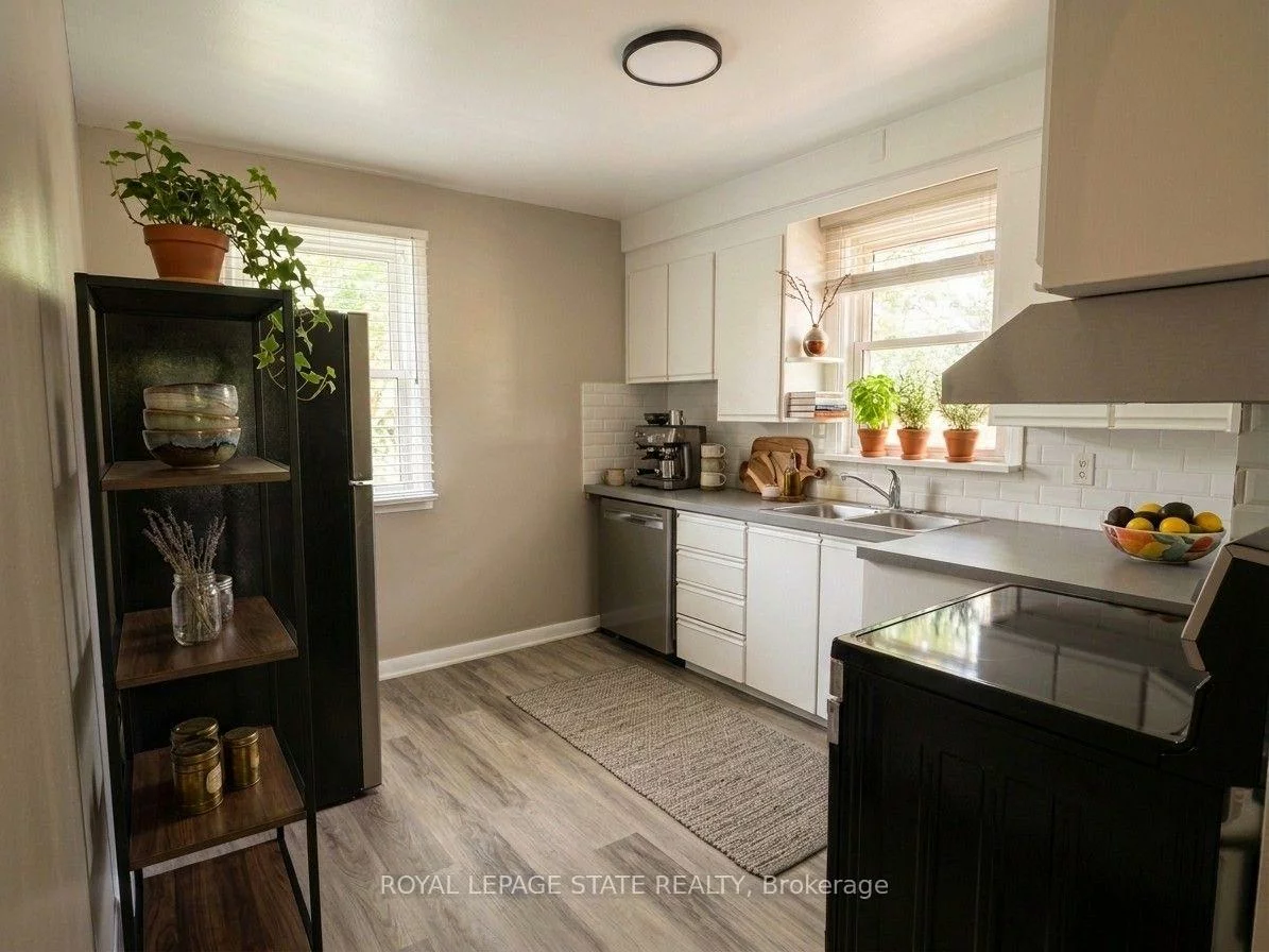 20, Lloyd Manor, Princess-Rosethorn, Toronto