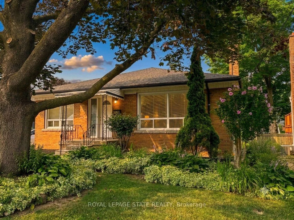 20, Lloyd Manor, Princess-Rosethorn, Toronto