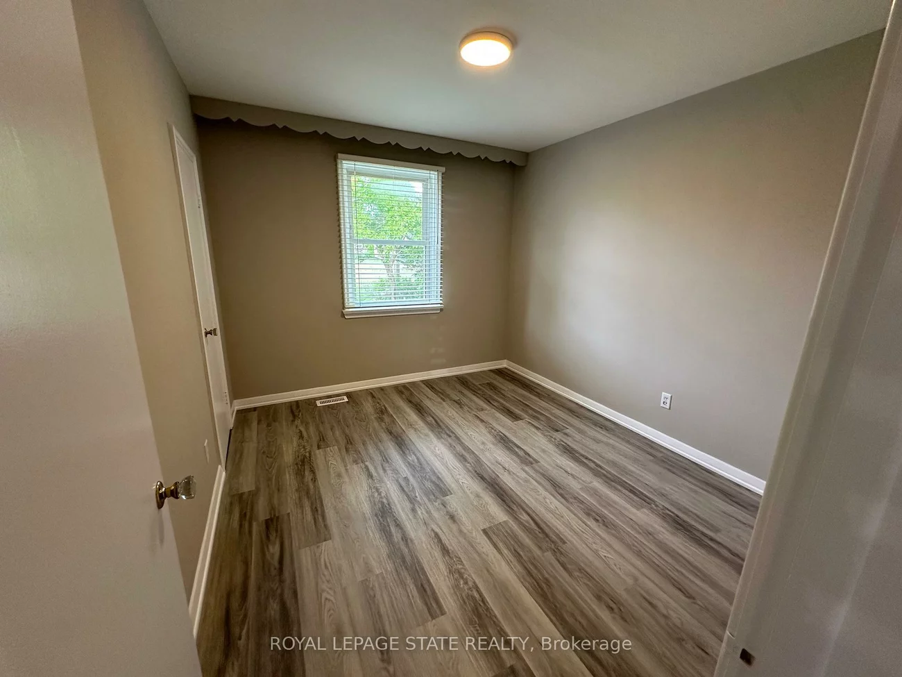 20, Lloyd Manor, Princess-Rosethorn, Toronto