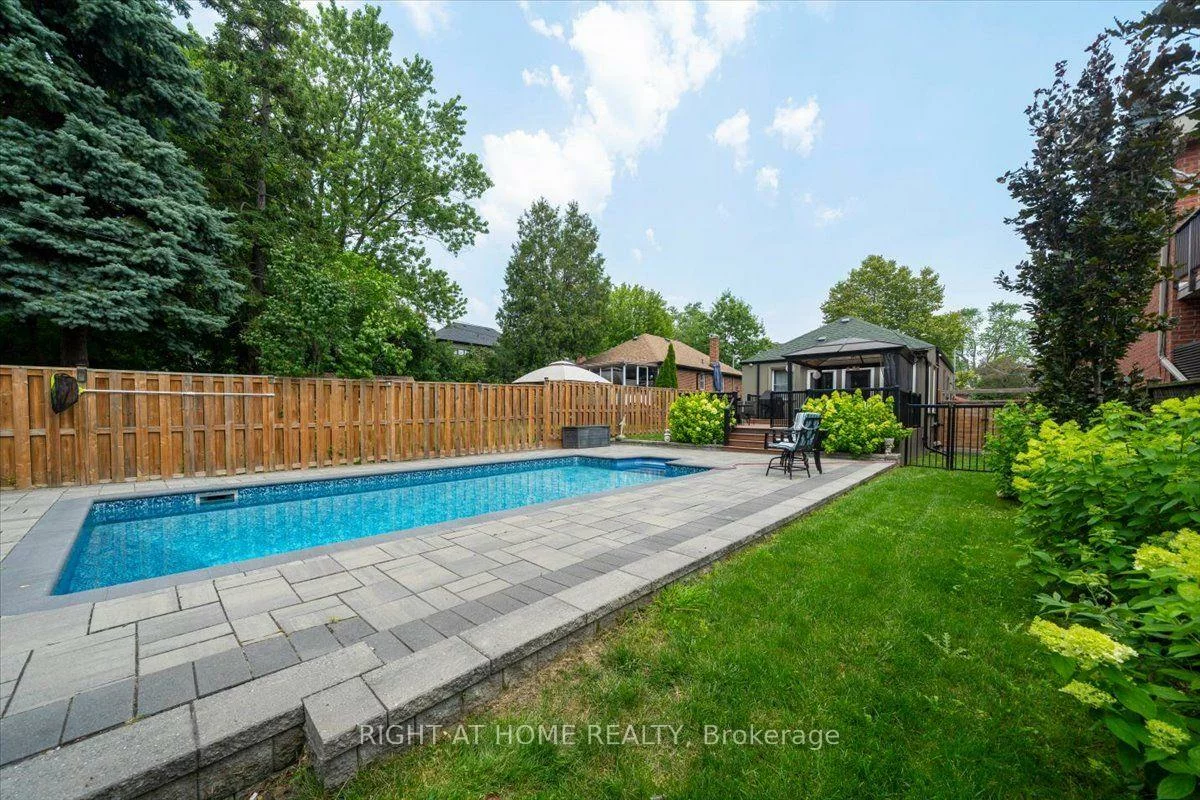 188, Queens, Mimico, Toronto