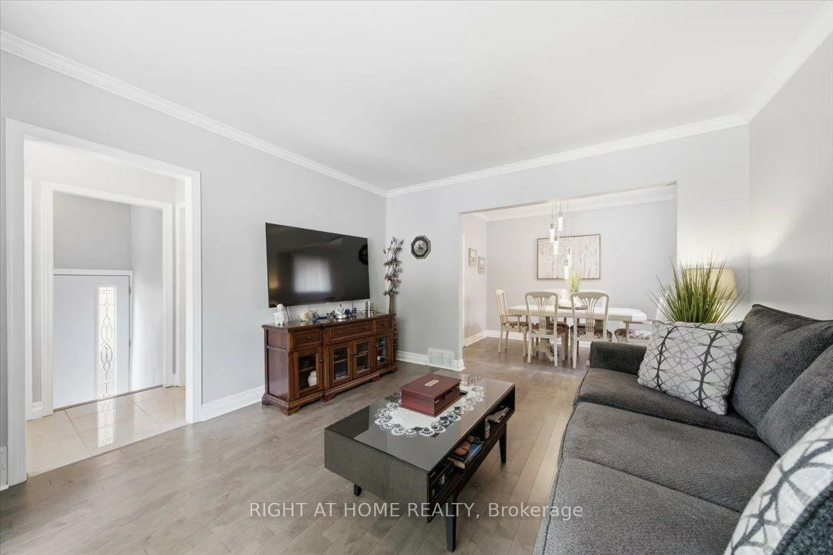 188, Queens, Mimico, Toronto