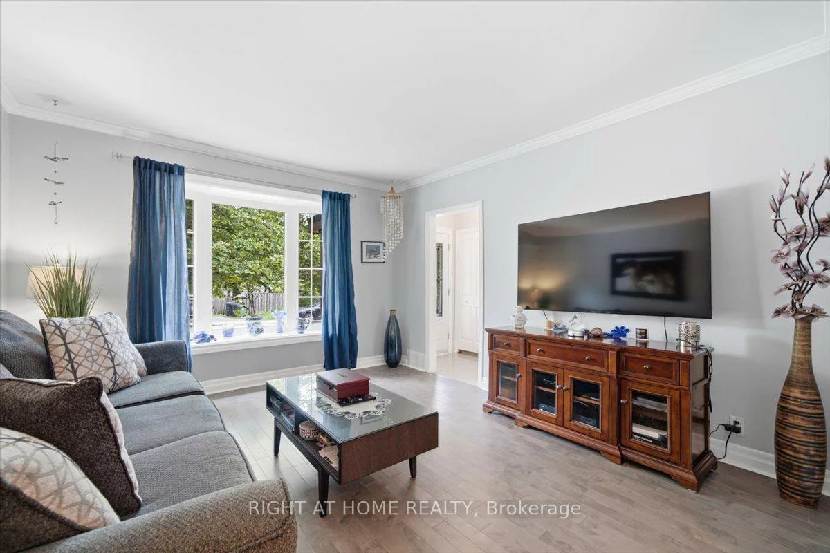 188, Queens, Mimico, Toronto