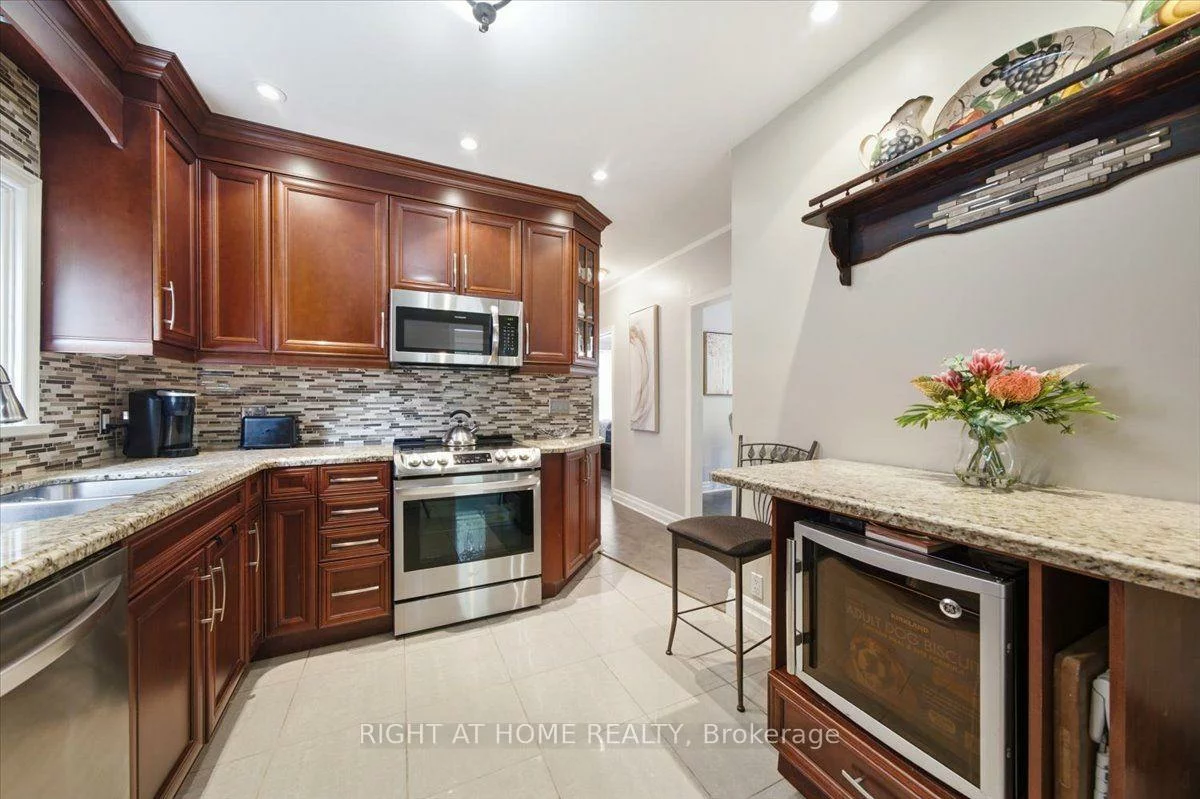 188, Queens, Mimico, Toronto