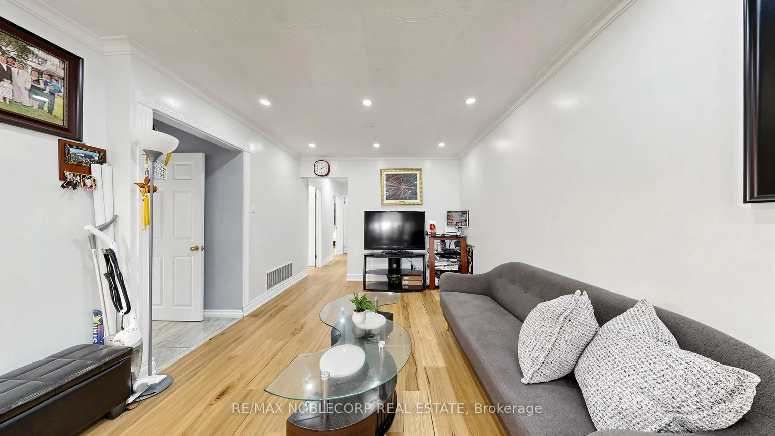 95, Snowood, Glenfield-Jane Heights, Toronto
