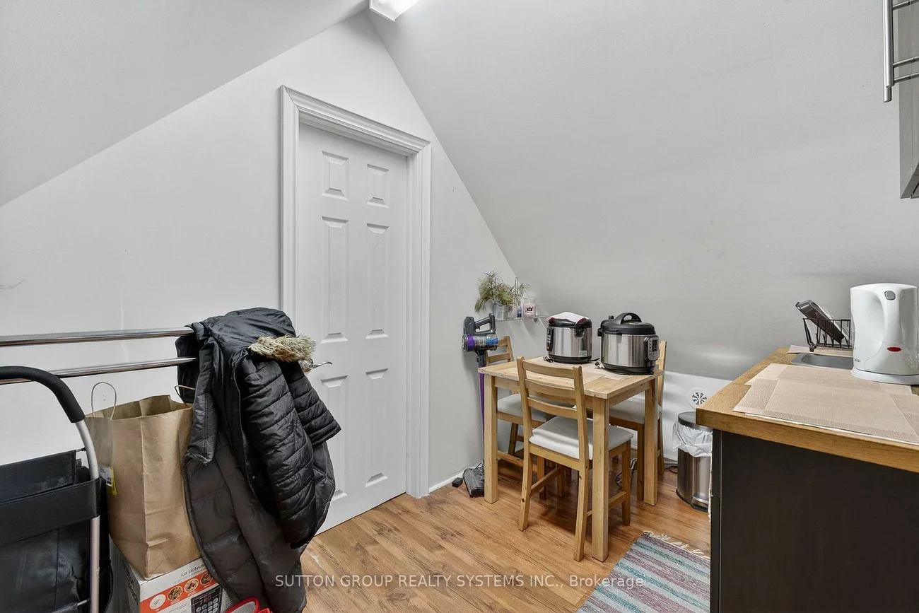 32, Green Lanes, Islington-City Centre West, Toronto