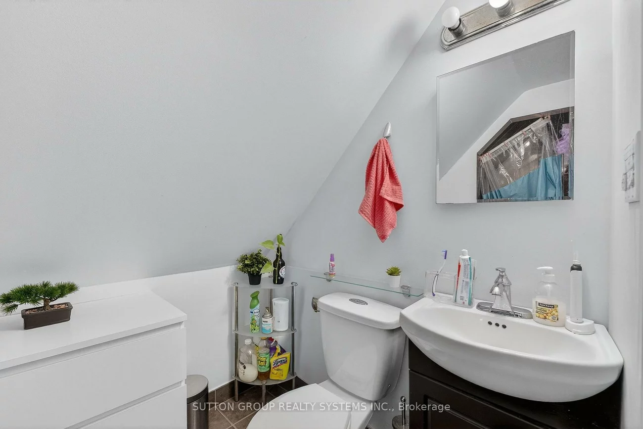 32, Green Lanes, Islington-City Centre West, Toronto