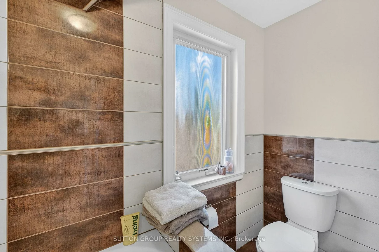 32, Green Lanes, Islington-City Centre West, Toronto