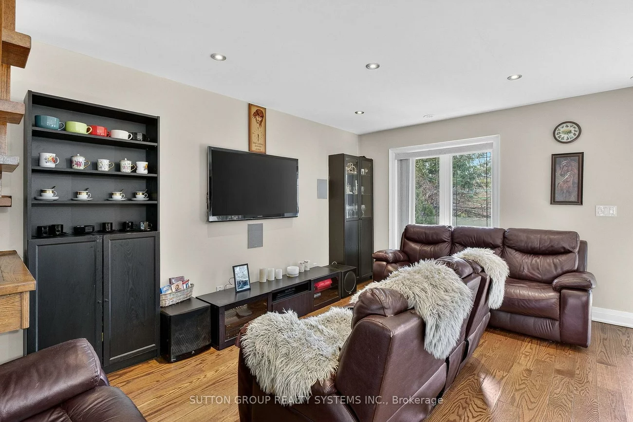 32, Green Lanes, Islington-City Centre West, Toronto