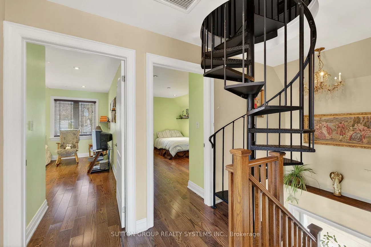 32, Green Lanes, Islington-City Centre West, Toronto