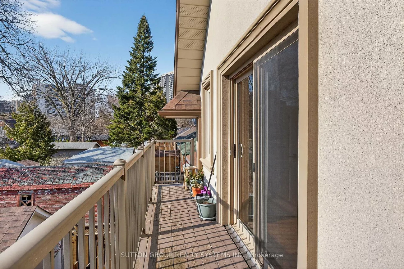 32, Green Lanes, Islington-City Centre West, Toronto