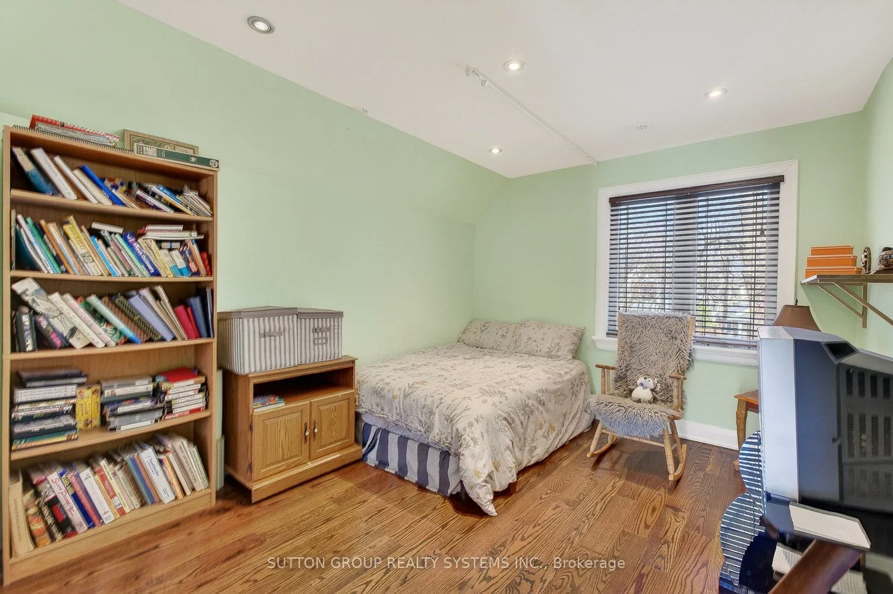 32, Green Lanes, Islington-City Centre West, Toronto