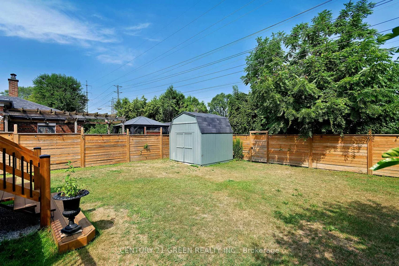 32, Castlebar, Stonegate-Queensway, Toronto