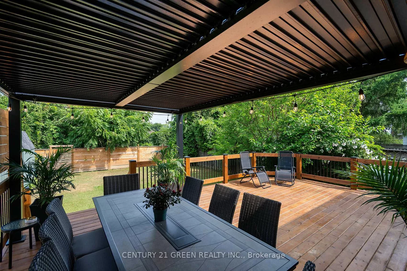 32, Castlebar, Stonegate-Queensway, Toronto